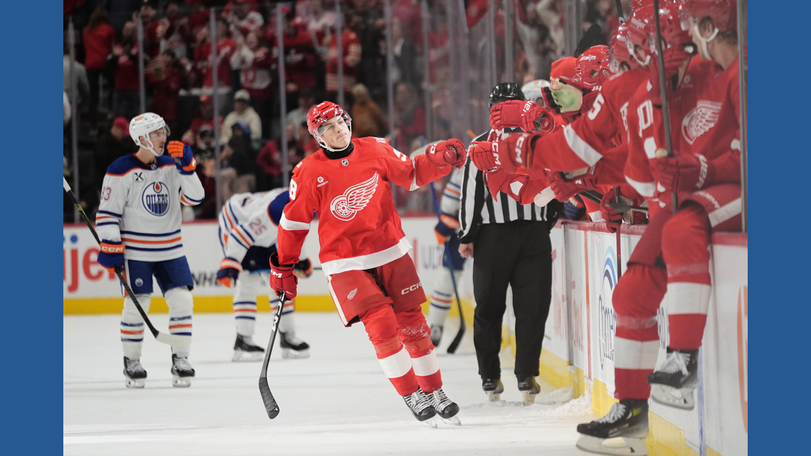 Larkin's Overtime Goal Secures Red Wings 2-1 Victory Over Lightning