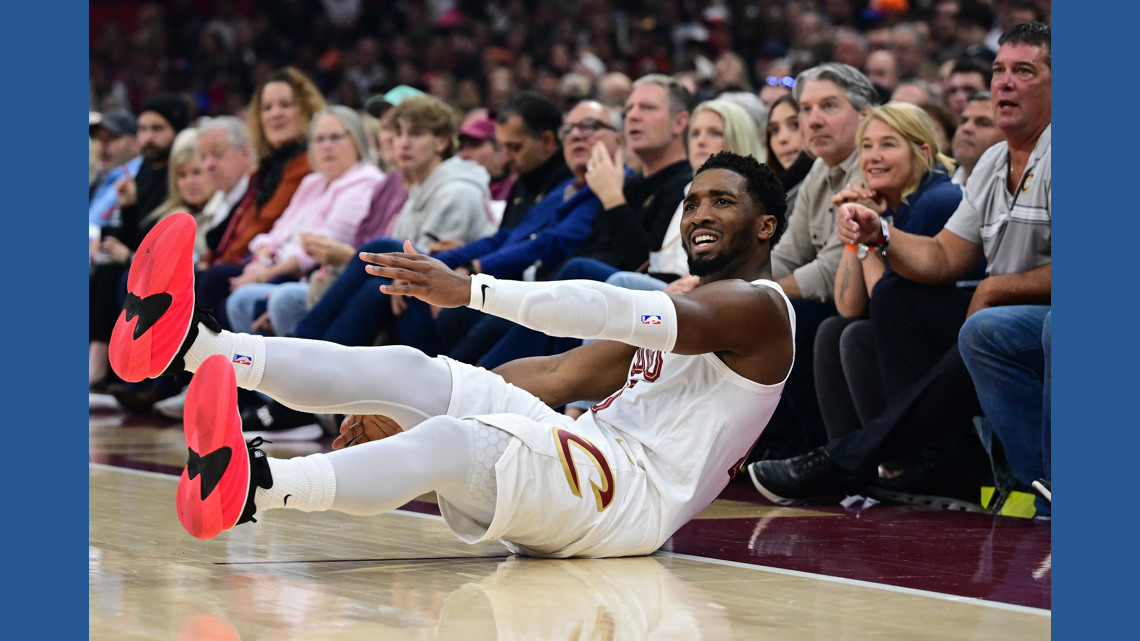 Donovan Mitchell, Evan Mobley lead Cavaliers past Bucks 118-113