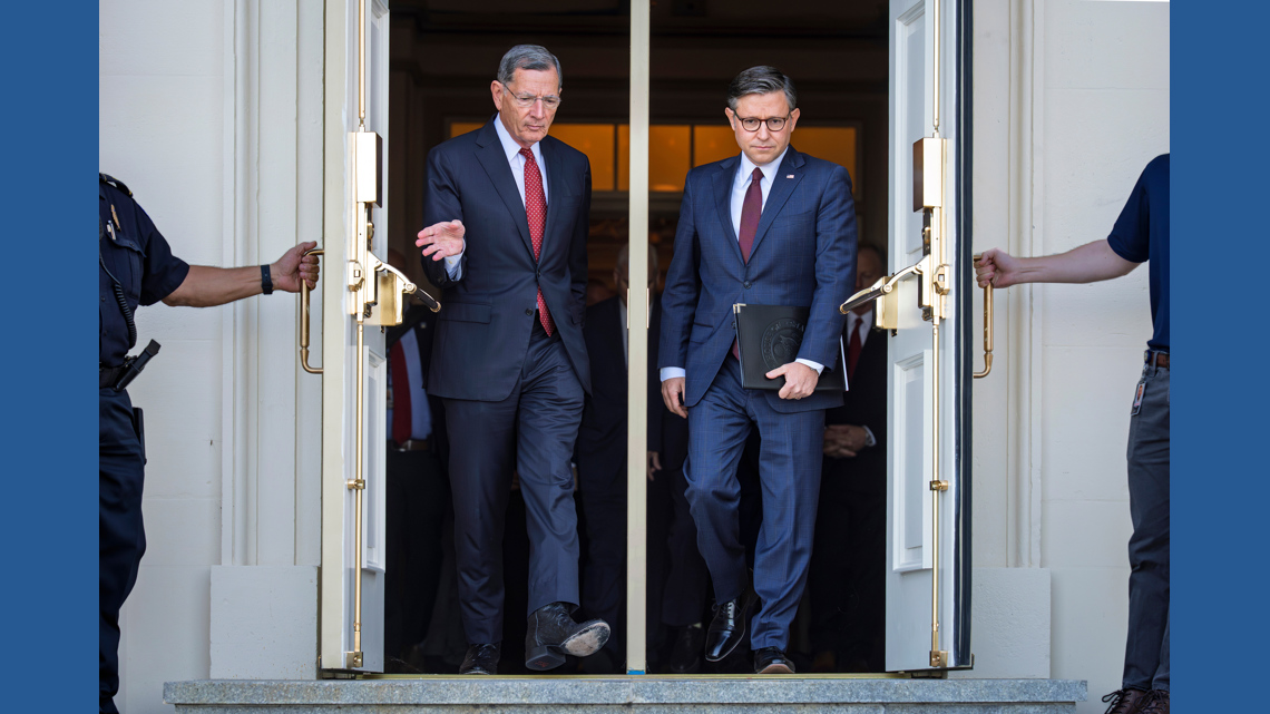 Government Shutdown Nears Record Length as Federal Services Stall Amid Partisan Deadlock