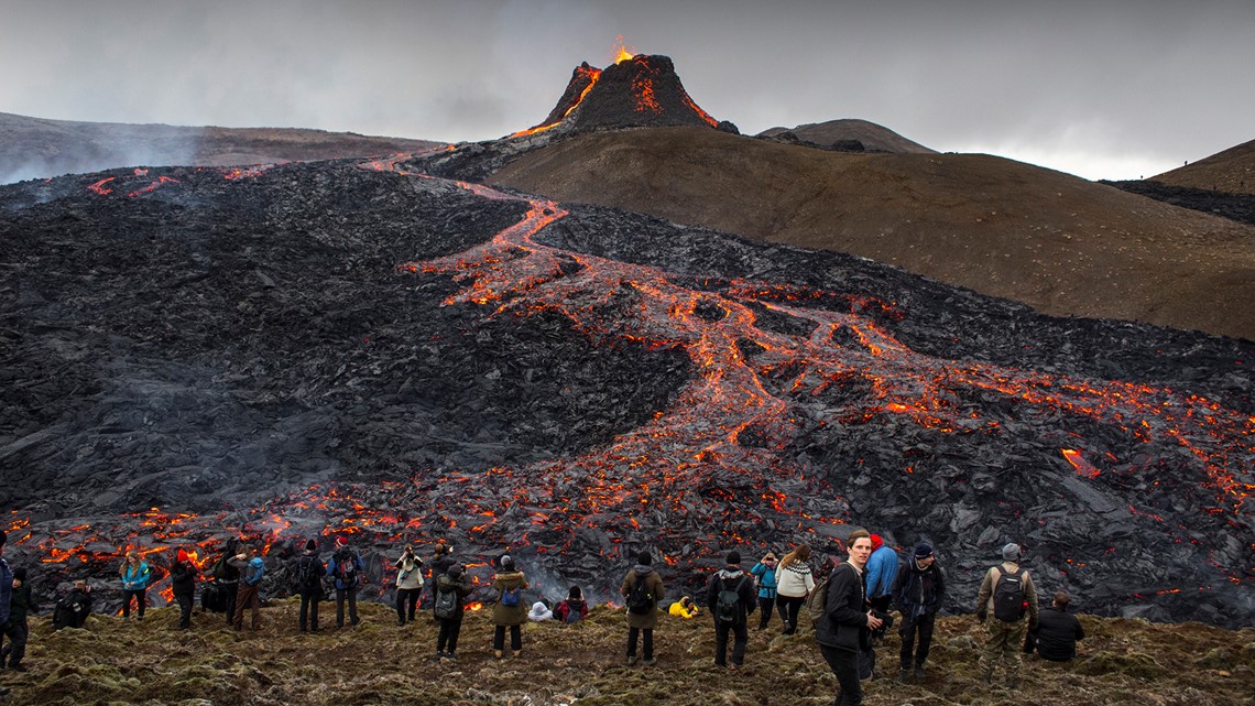 Iceland volcano brings tourists on edge of lava flow