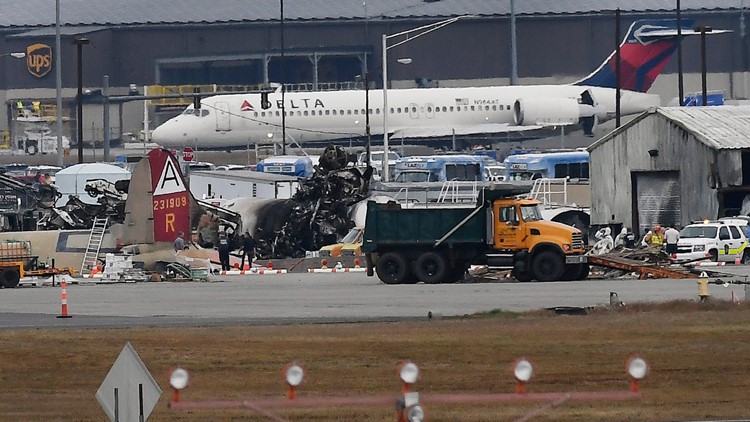 2 Pilots Of B-17 Bomber In Connecticut Airport Crash Among 7 Dead | Kgw.com