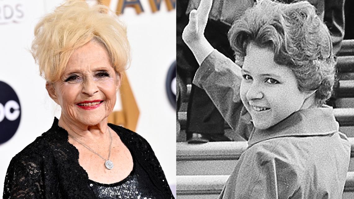 Singer of 'Rockin' Around the Christmas Tree' turns 80 | kgw.com