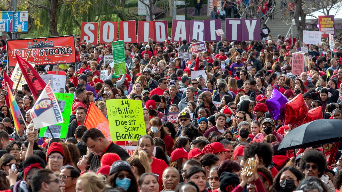 Los Angeles schools to close as strike begins - Vimarsana News