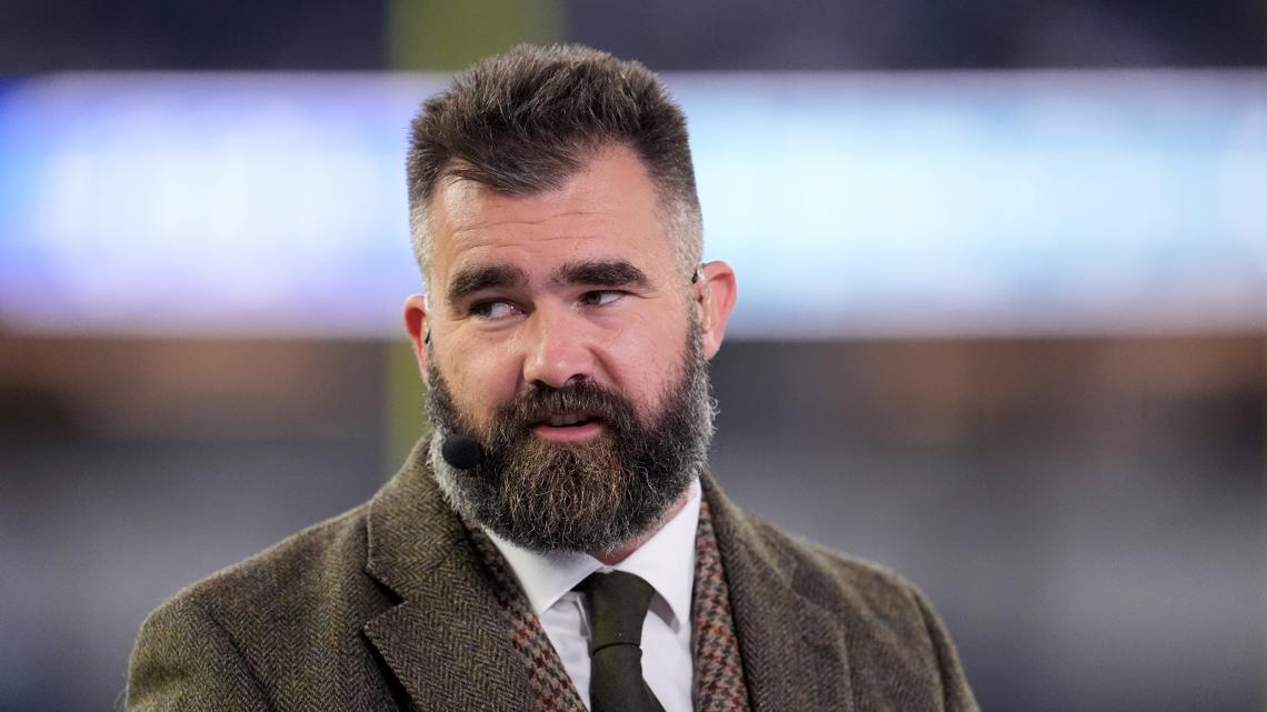 Jason Kelce announces new latenight show on ESPN(00)