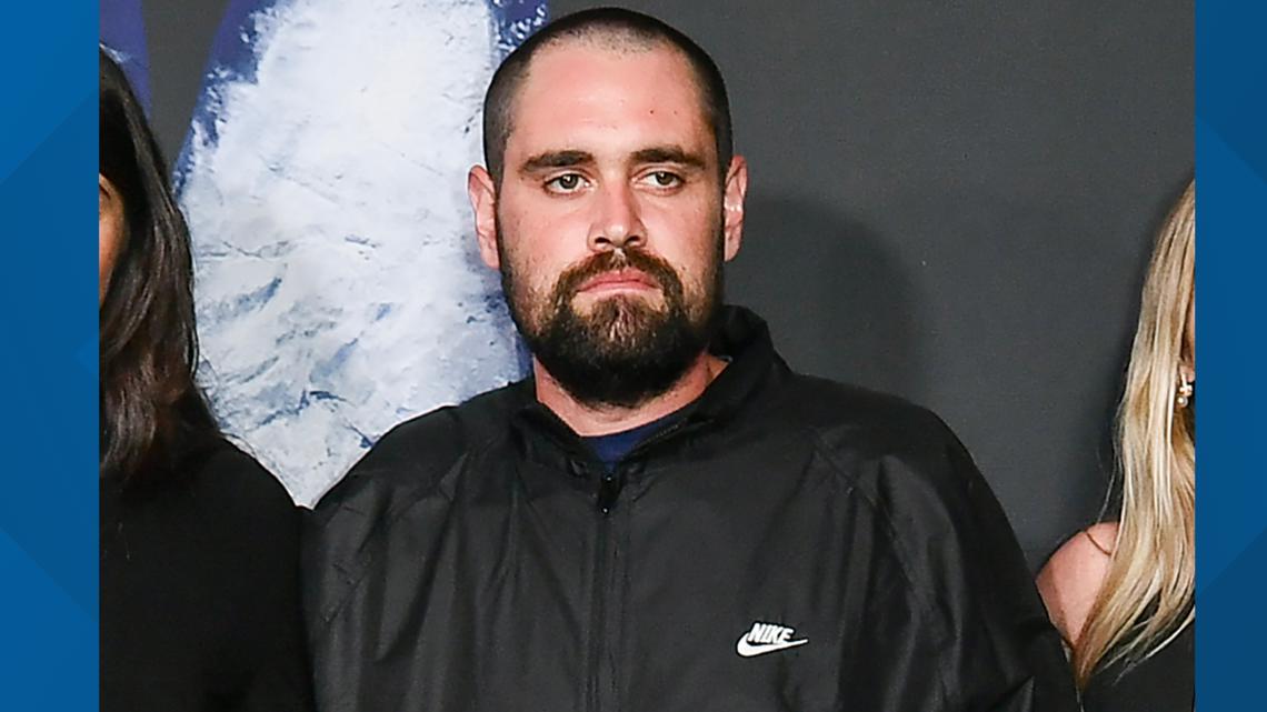 Nick Reiner's arraignment in parents' killing is delayed after his attorney  asks to be replaced | kgw.com