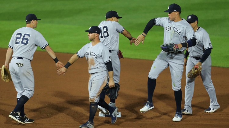 Watch this triple play that's never been seen before in MLB history