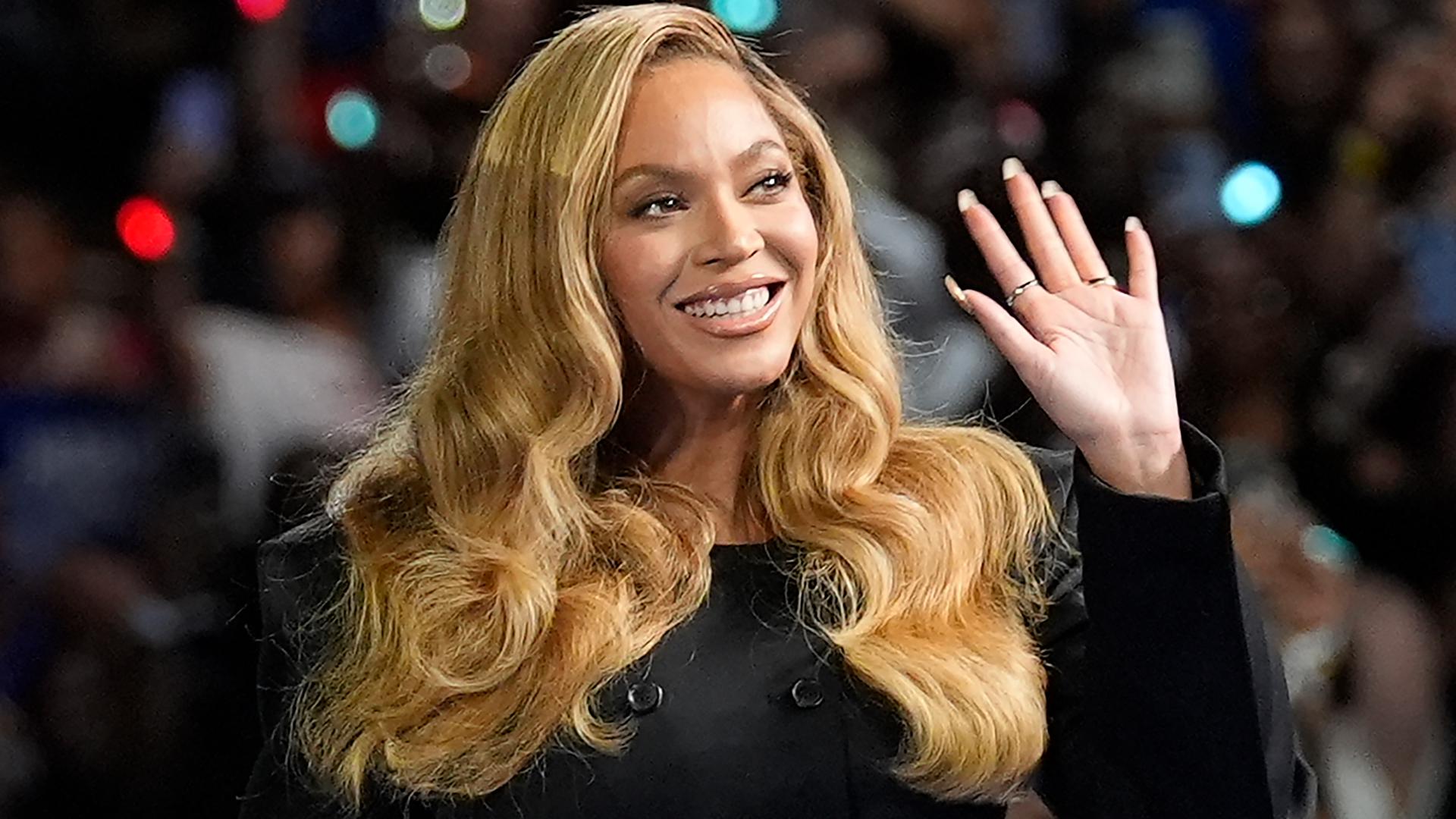 How do halftime show performers get paid? Beyoncé headlines Christmas