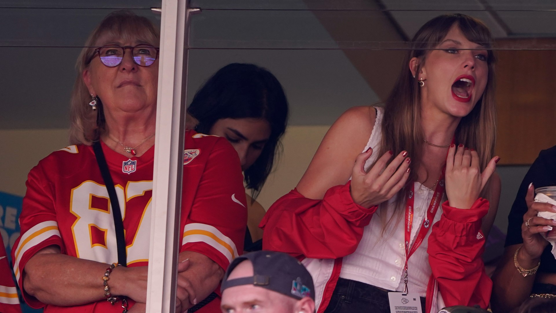 Taylor Swift Attends Chief Game Amid Travis Kelce Dating Rumors | Kgw.com