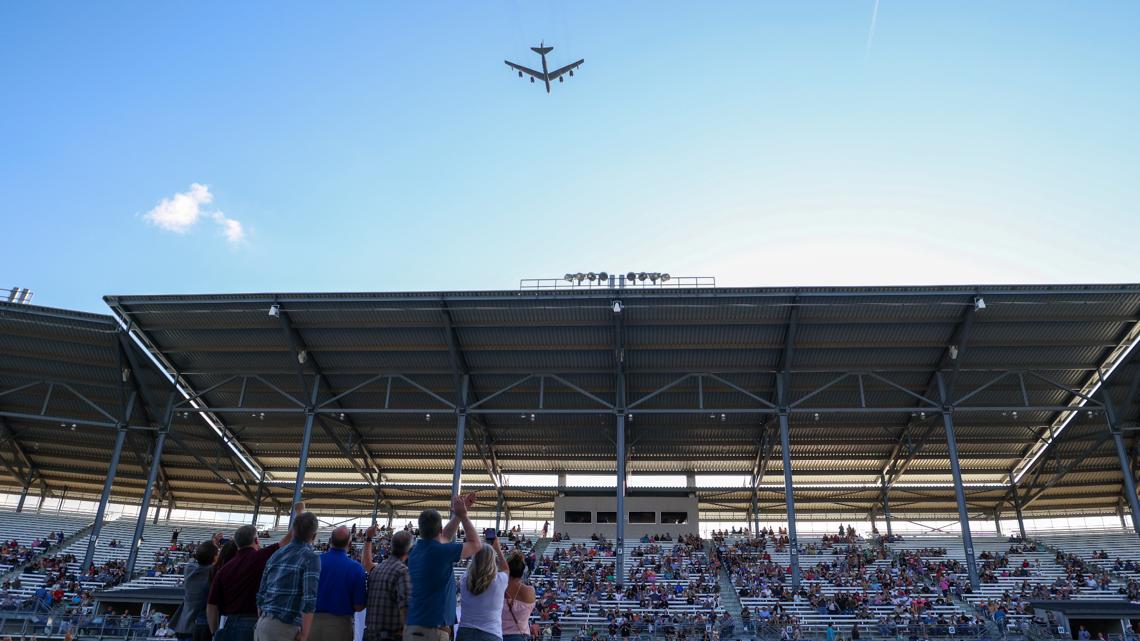 Near-Collision Between B-52, Delta Jet Highlights Small Airport Radar Gaps