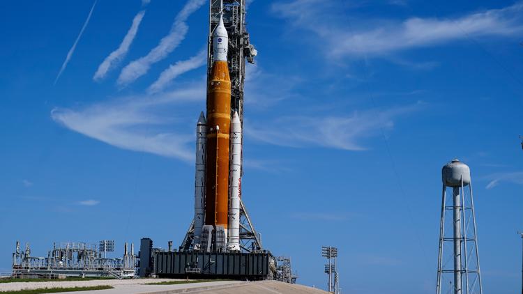 Fuel leak ruins NASA's 2nd shot at moon rocket launch, next try weeks away