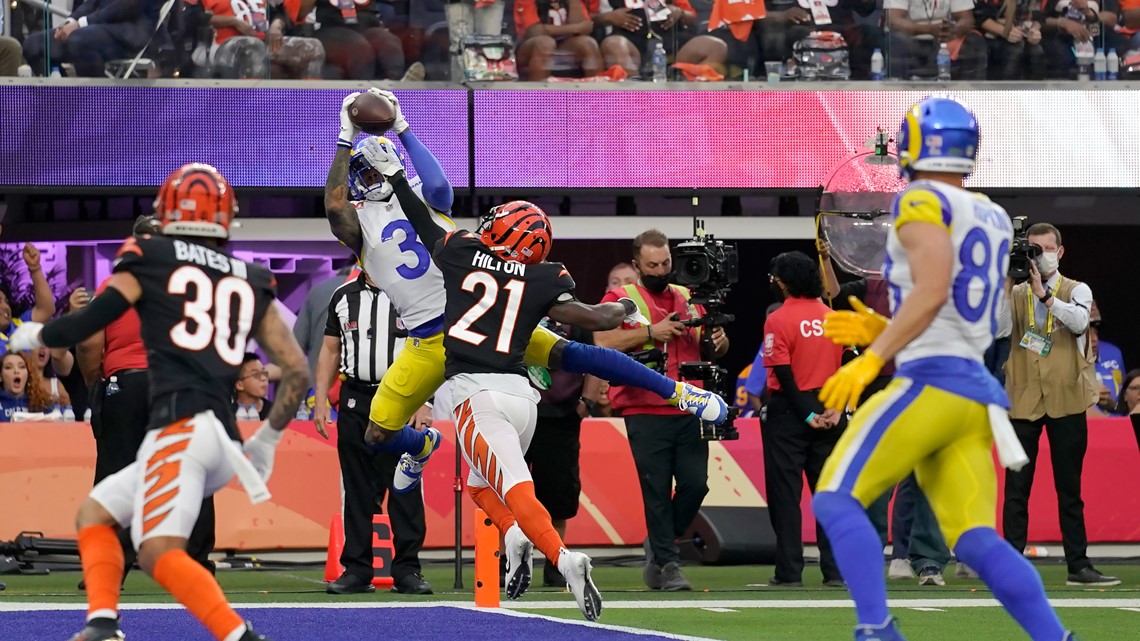 Cincinnati Bengals quarterback Joe Burrow (9) warms up before the NFL Super  Bowl 56 football game against the Los Angeles Rams, Sunday, Feb. 13, 2022,  in Inglewood, Calif. (AP Photo/Matt Rourke Stock Photo - Alamy