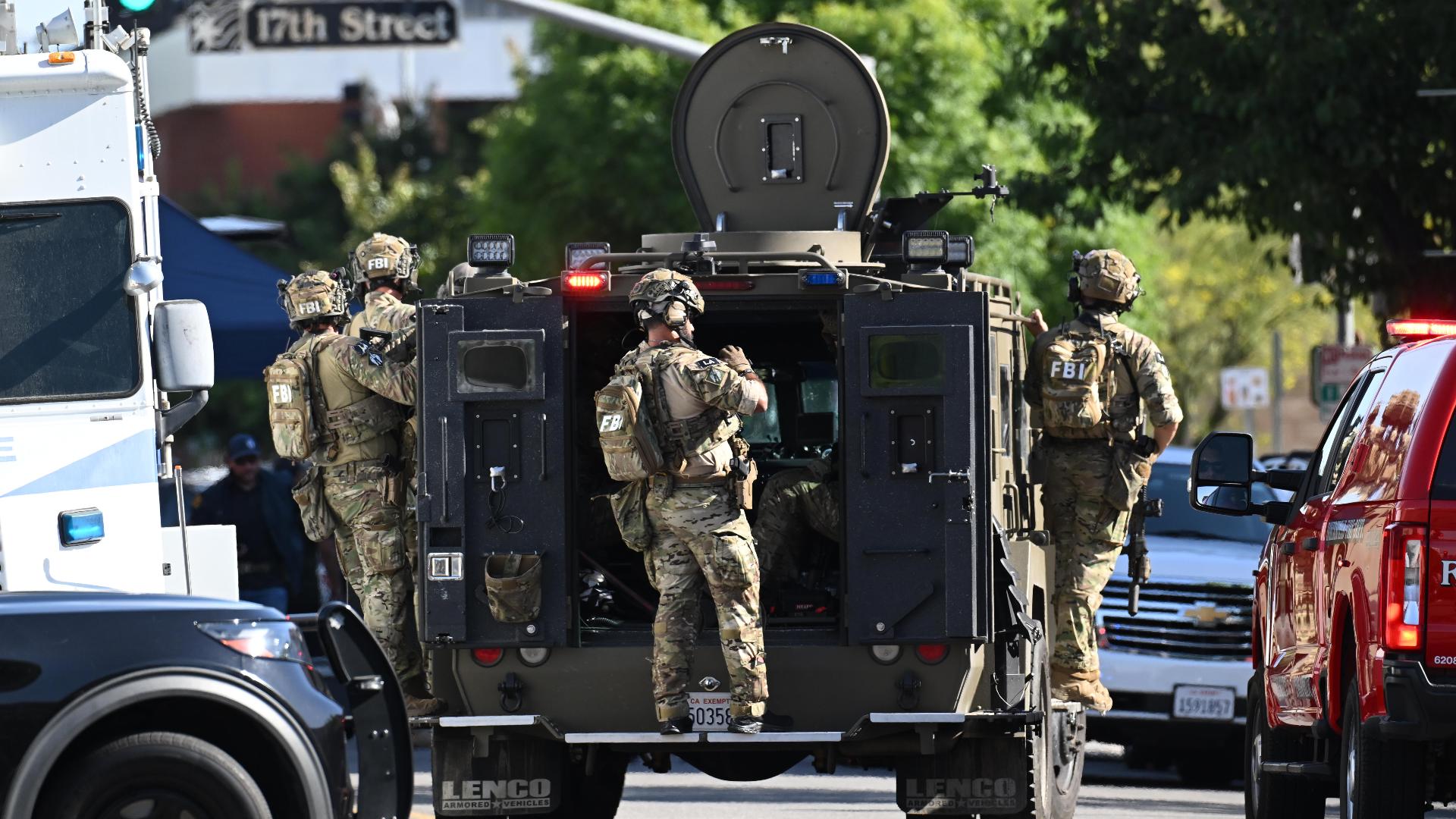 Police say man barricaded himself inside bank with others in California ...