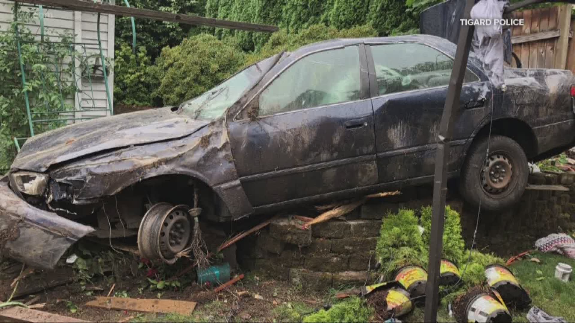DUII driver crashes into Tigard homes
