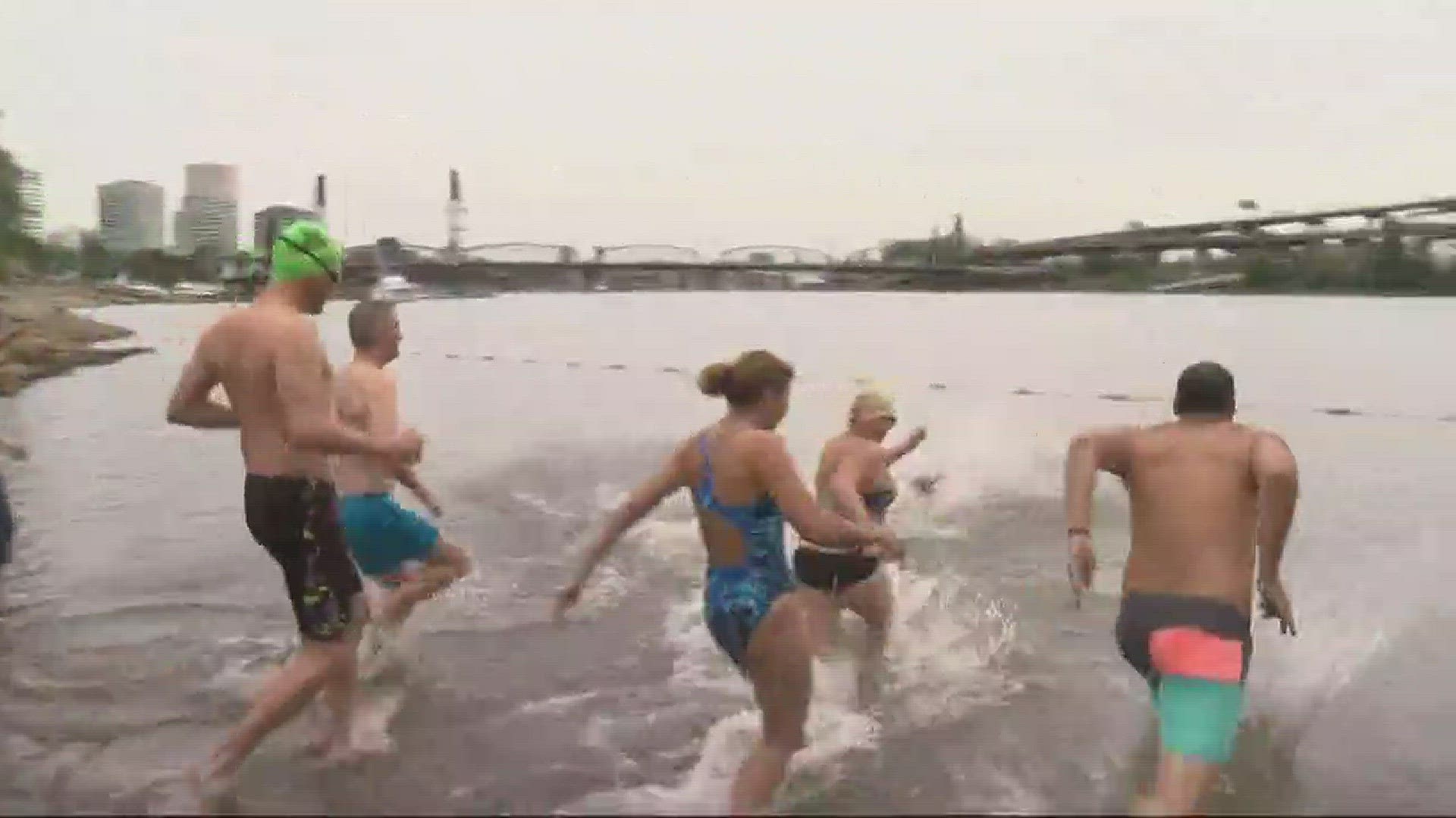 Mayor Wheeler makes a splash at Poet's Beach