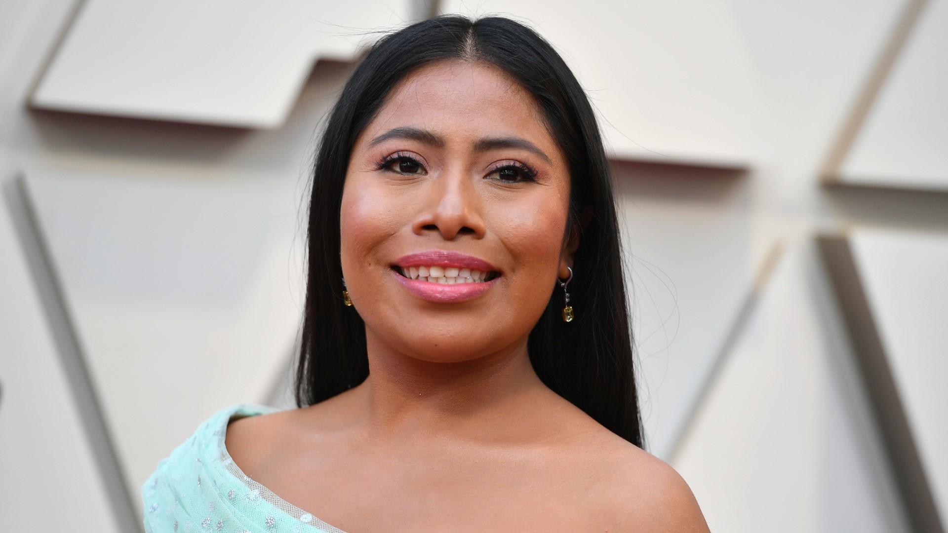 mexican-television-actress-faces-backlash-for-brownface-highlights