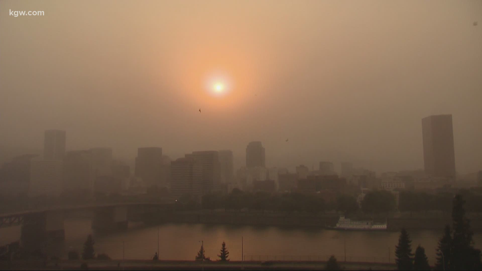Experts say the air quality will remain hazardous in the Willamette Valley through Thursday.