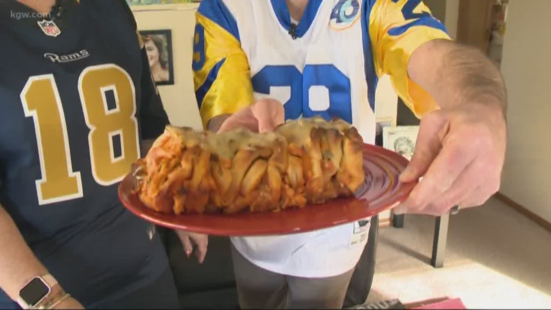 Game day viewer recipes: Buffalo chicken bread