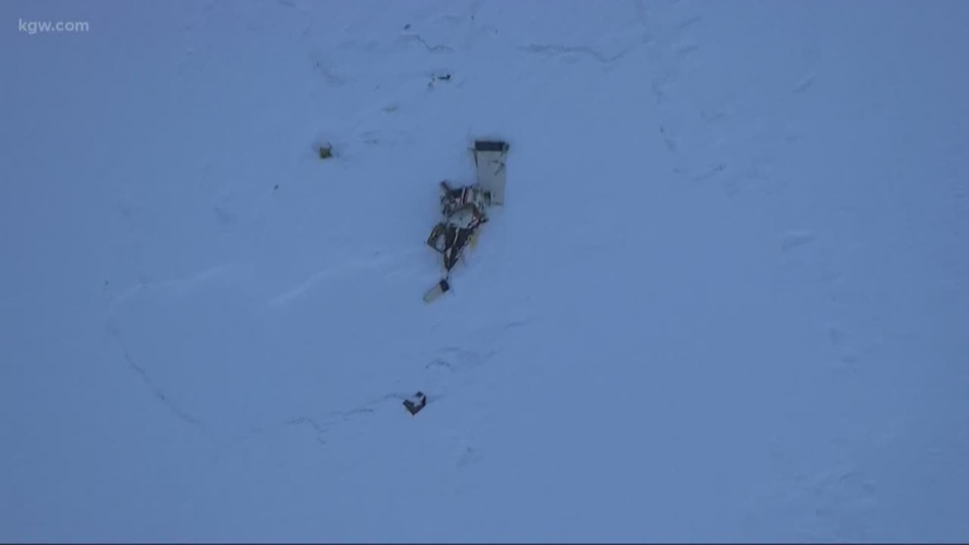 Rescuers recovered the body of a pilot who crashed his small plane on Mount Hood.