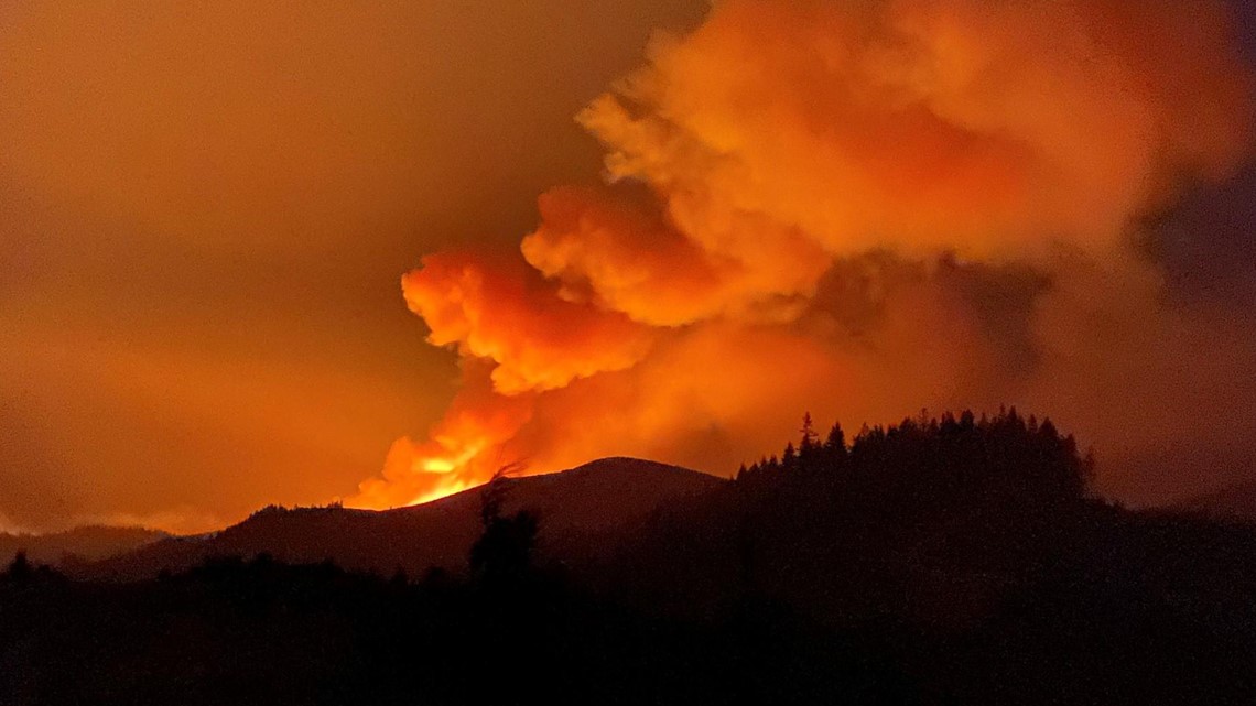 Lightning bolts hit dry Oregon, start new fires 