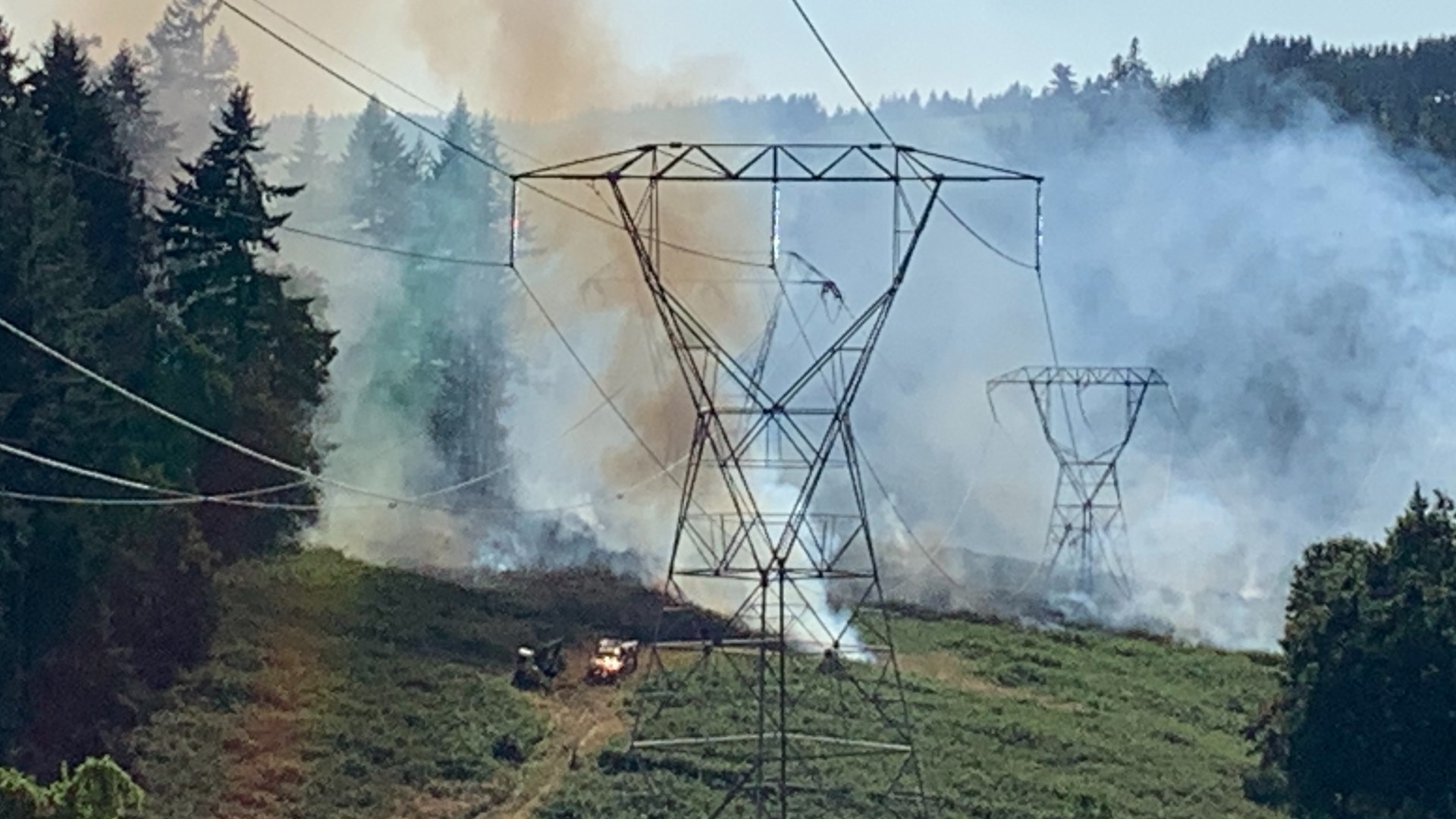 PHOTOS: Brush fire off Highway 99E between Oregon City and Canby | kgw.com