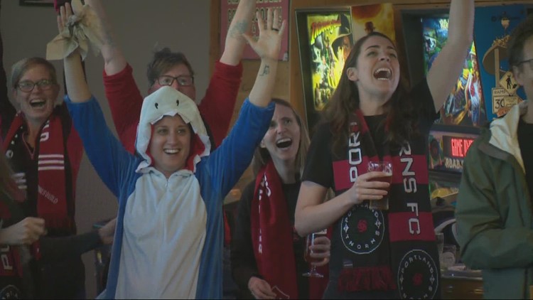 Portland Thorns fans pack sports bars to watch the team win the NWSL championship game