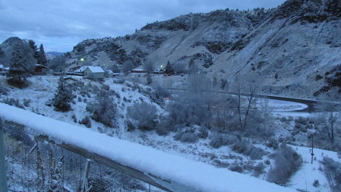 Snow in Cascade passes and southern Oregon before Thanksgiving