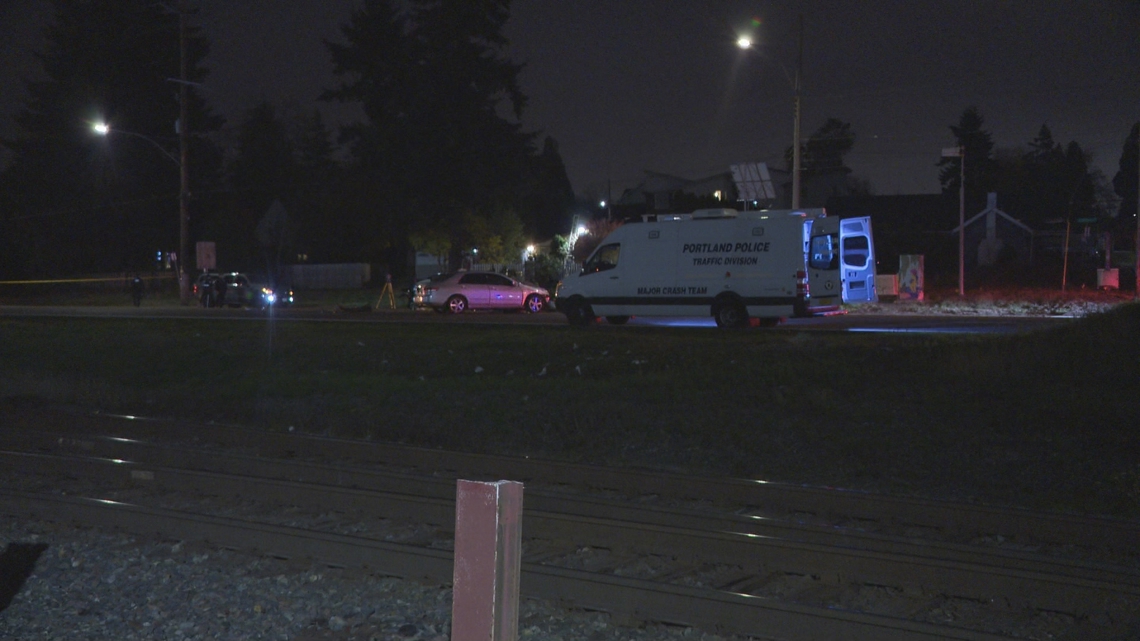Woman dead after Northeast Portland crash | kgw.com