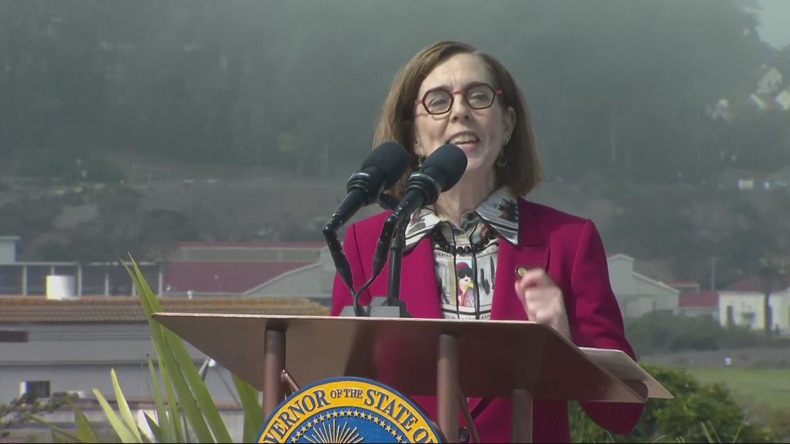 Oregon Gov. Kate Brown signs climate pact with West Coast leaders