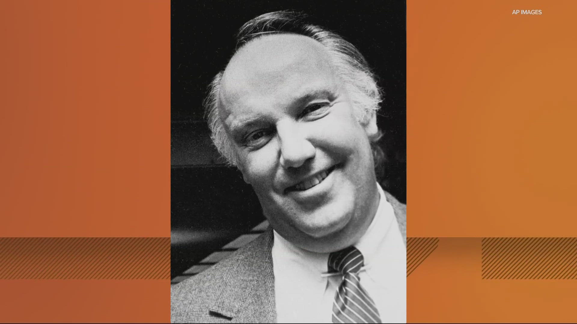 Robinson played tight end on Oregon's 1958 Rose Bowl championship team and later began his coaching career with the Ducks.