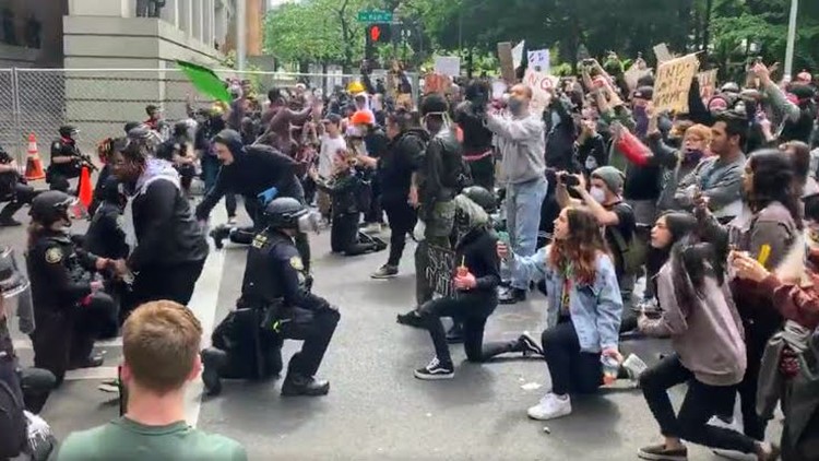 Raw video: Police kneel with protesters in Portland, Oregon | kgw.com