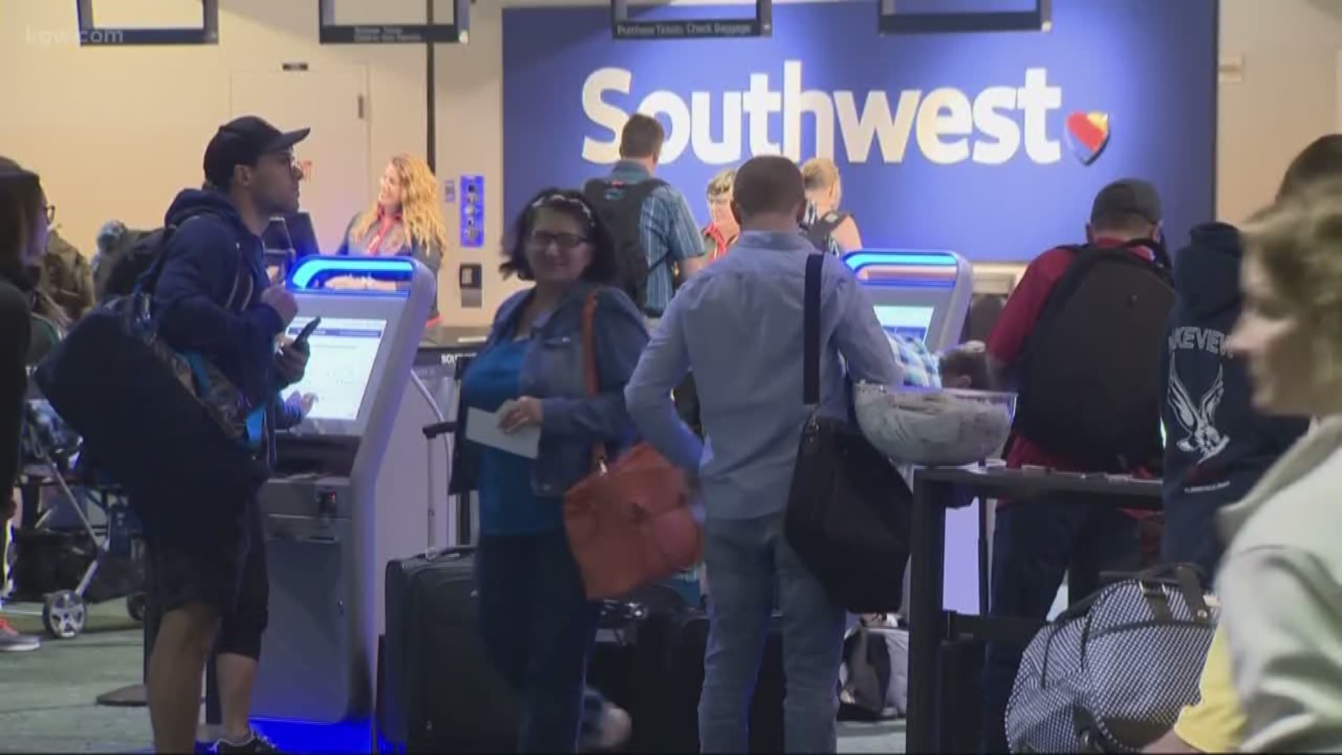 Travelers jamming airports nationwide for holiday weekend