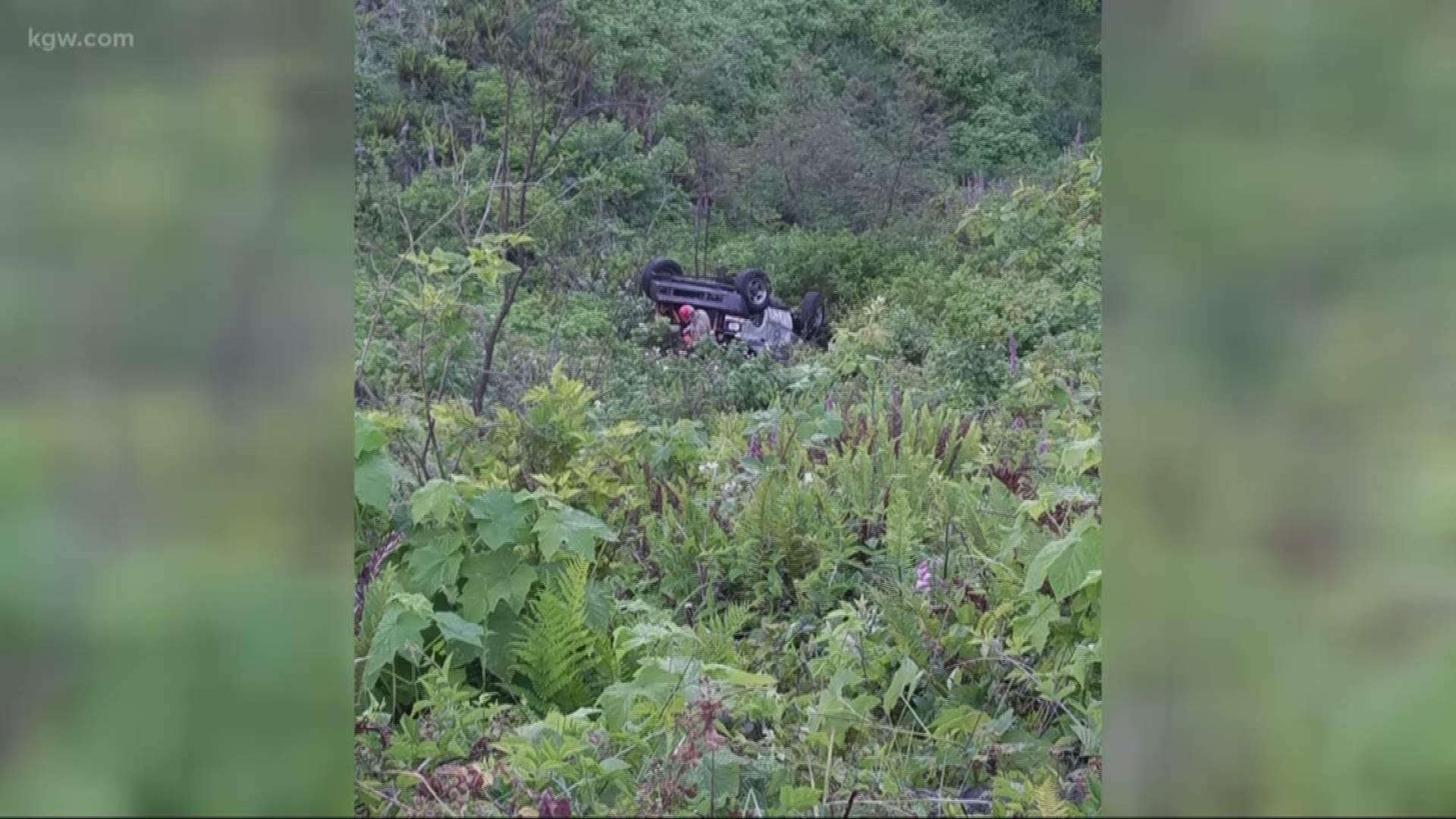 DUII suspect kidnaps two people, leaves one dead after crashing down hillside in Lincoln County, deputies say