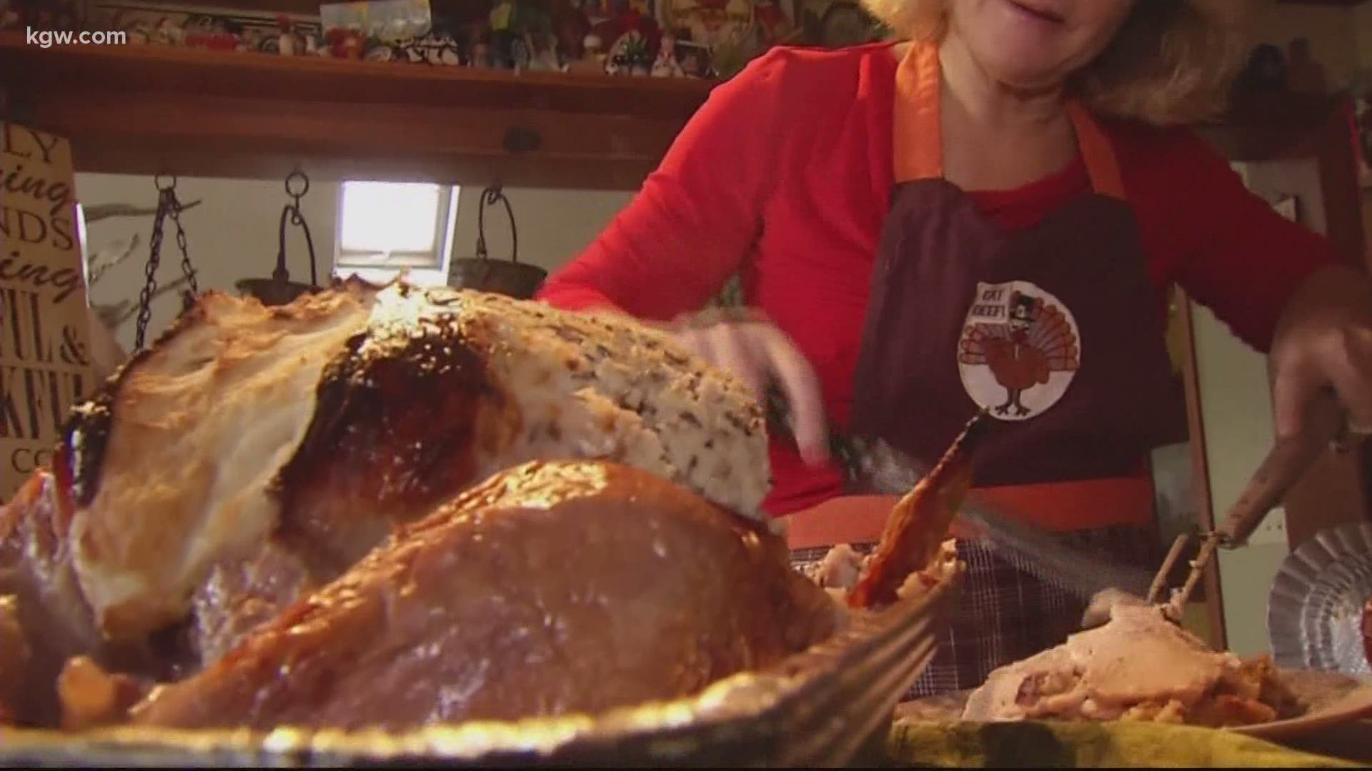 Health experts offer advice to limit your risk for coronavirus this Thanksgiving. Keely Chalmers reports.