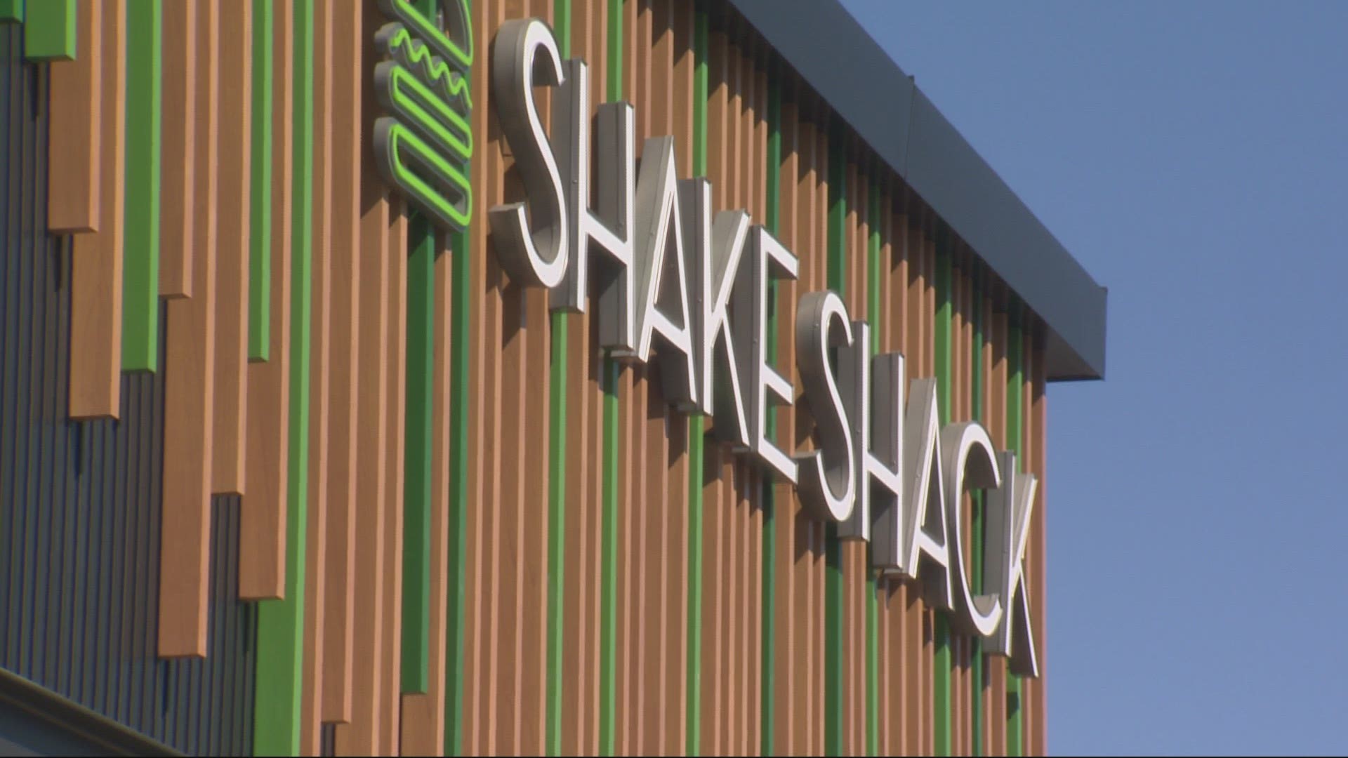 Shake Shack opened its first location in Oregon on Friday. Joe Raineri reports from the new restaurant in Beaverton.