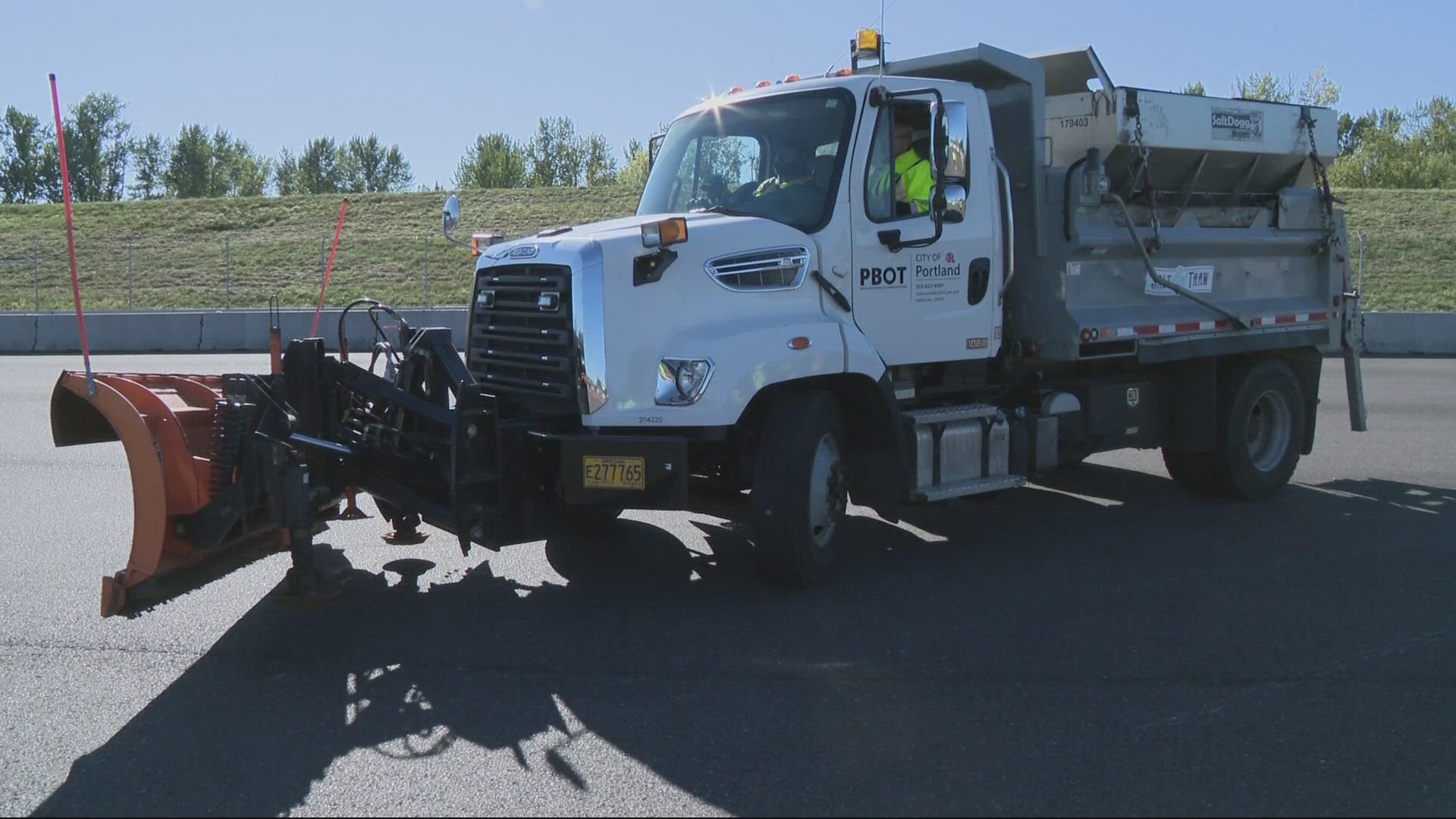 PBOT unveils snowplows at snowplow training | kgw.com