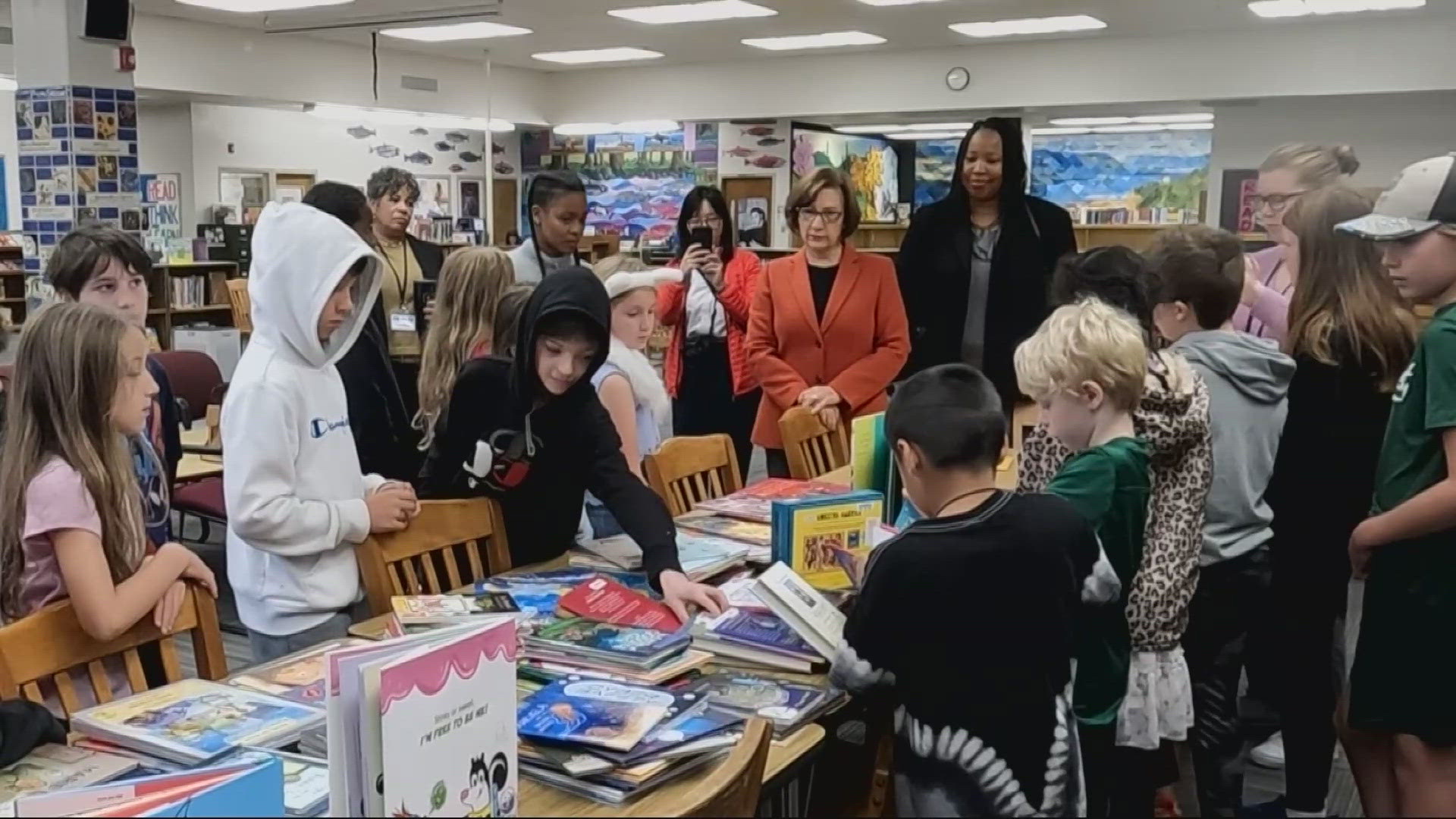 Congresswoman Suzanne Bonamici and PPS Superintendent Dr. Kimberlee Armstrong delivered the books to Markham Elementary and Robert Gray Middle School.