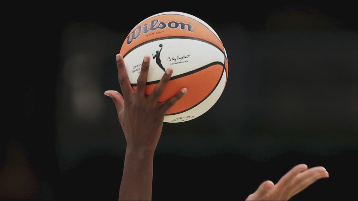 Sug Sutton makes go-ahead floater to help the Fire beat the Sun 83-82