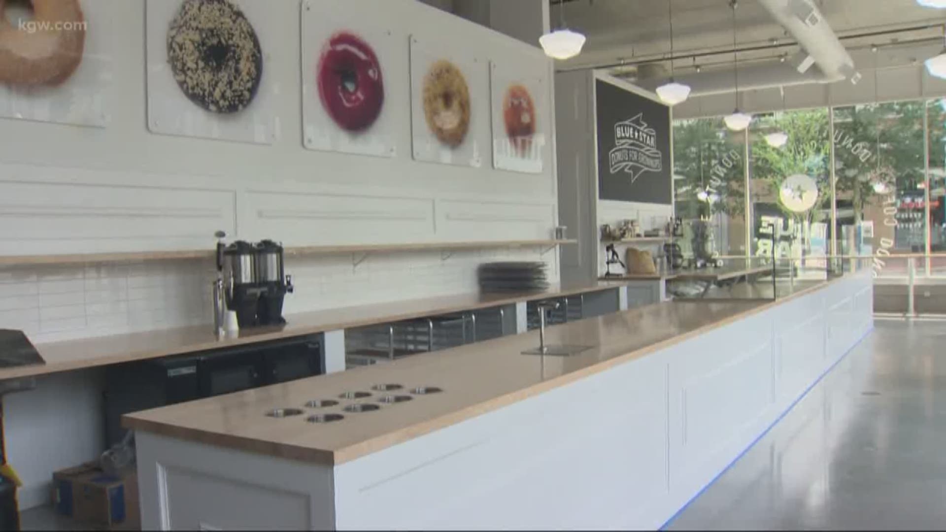 Blue Star Donuts is opening a new location next Monday and our intern Jira gave us our first look inside!
#TonightwithCassidy
