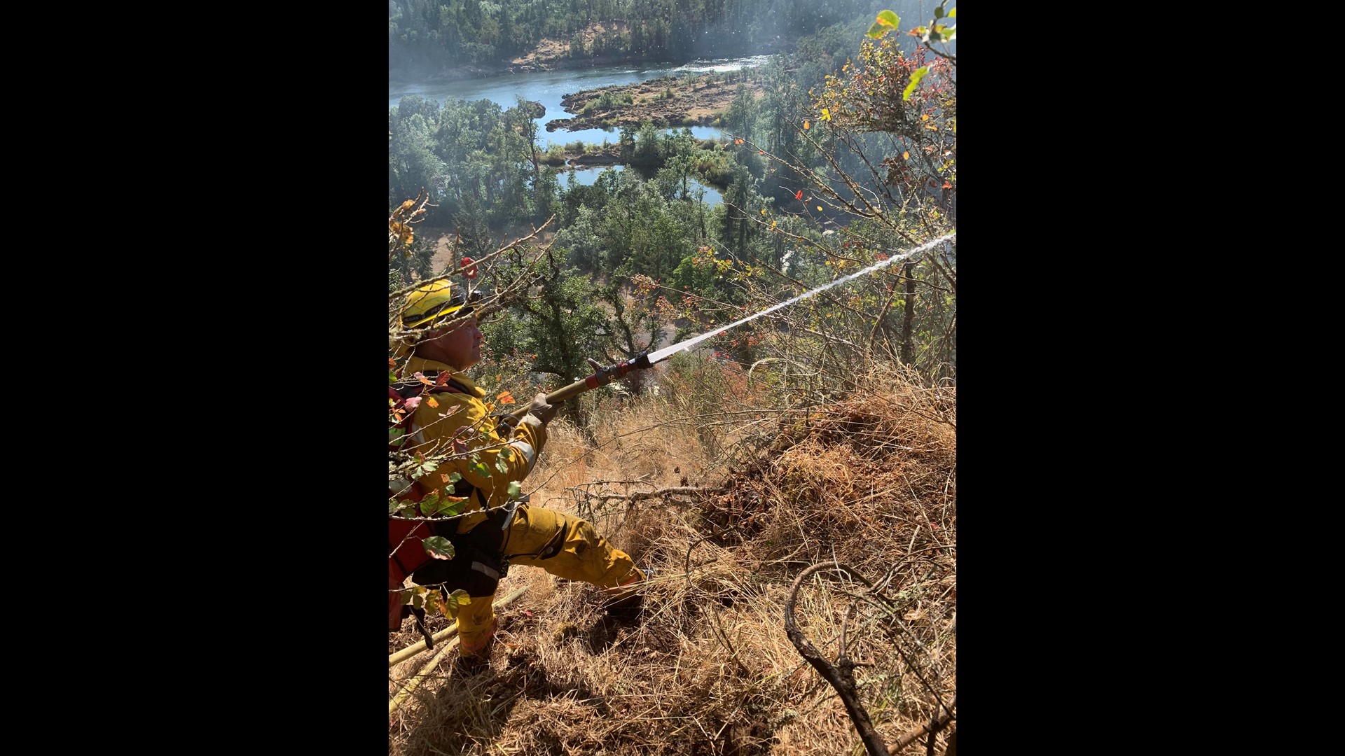 PHOTOS: Brush fire off Highway 99E between Oregon City and Canby | kgw.com