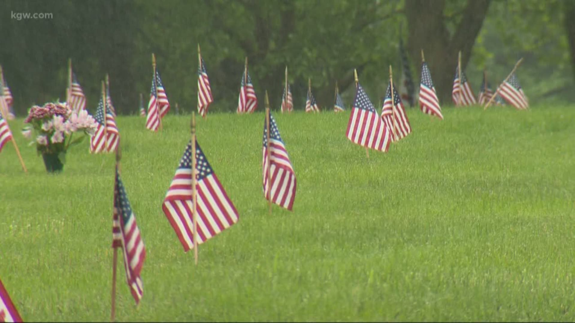 Portlanders visit Willamette National Cemetery on Memorial Day to pay respects