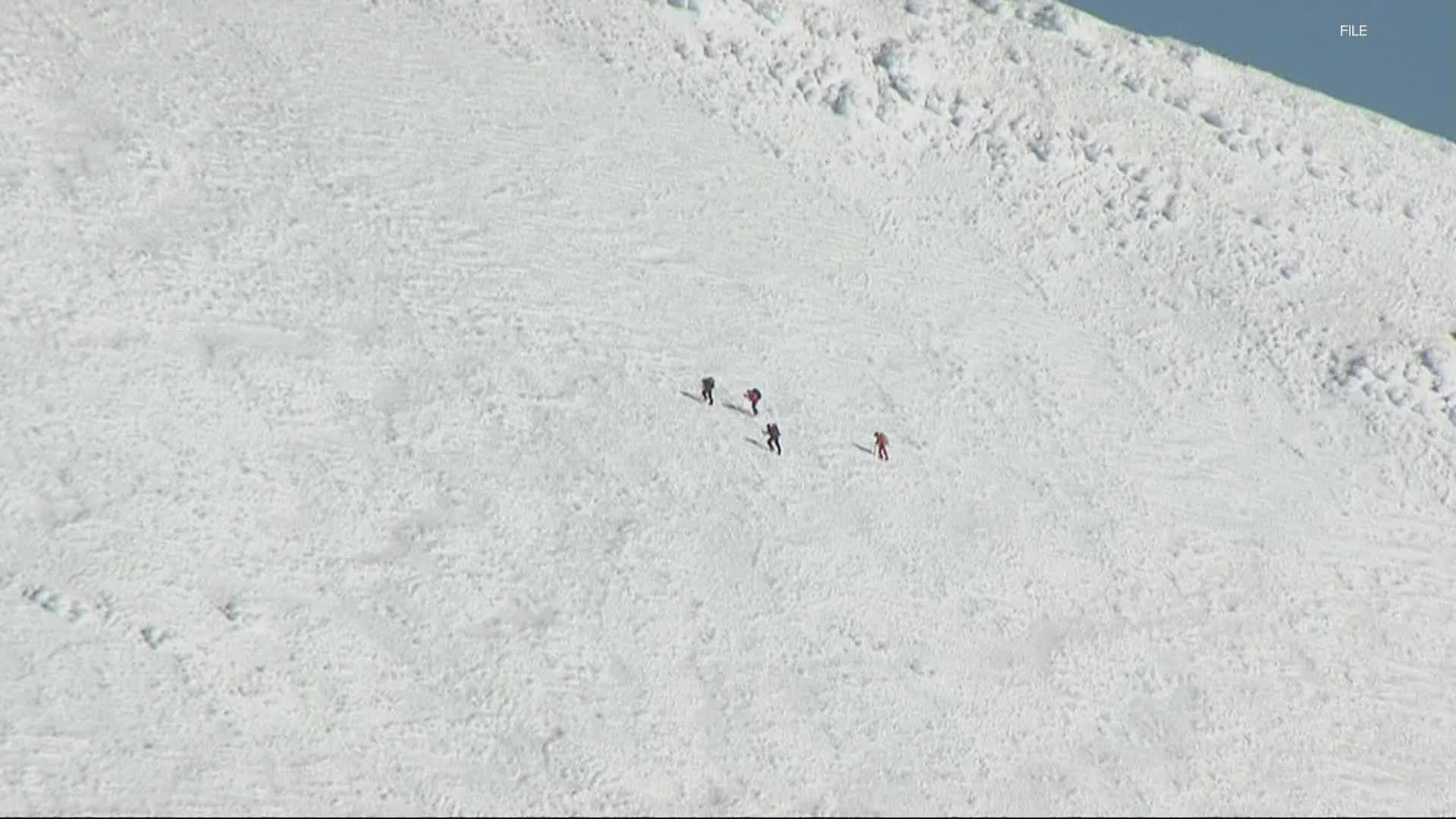 Climber slides 1,000 feet down Mount Hood