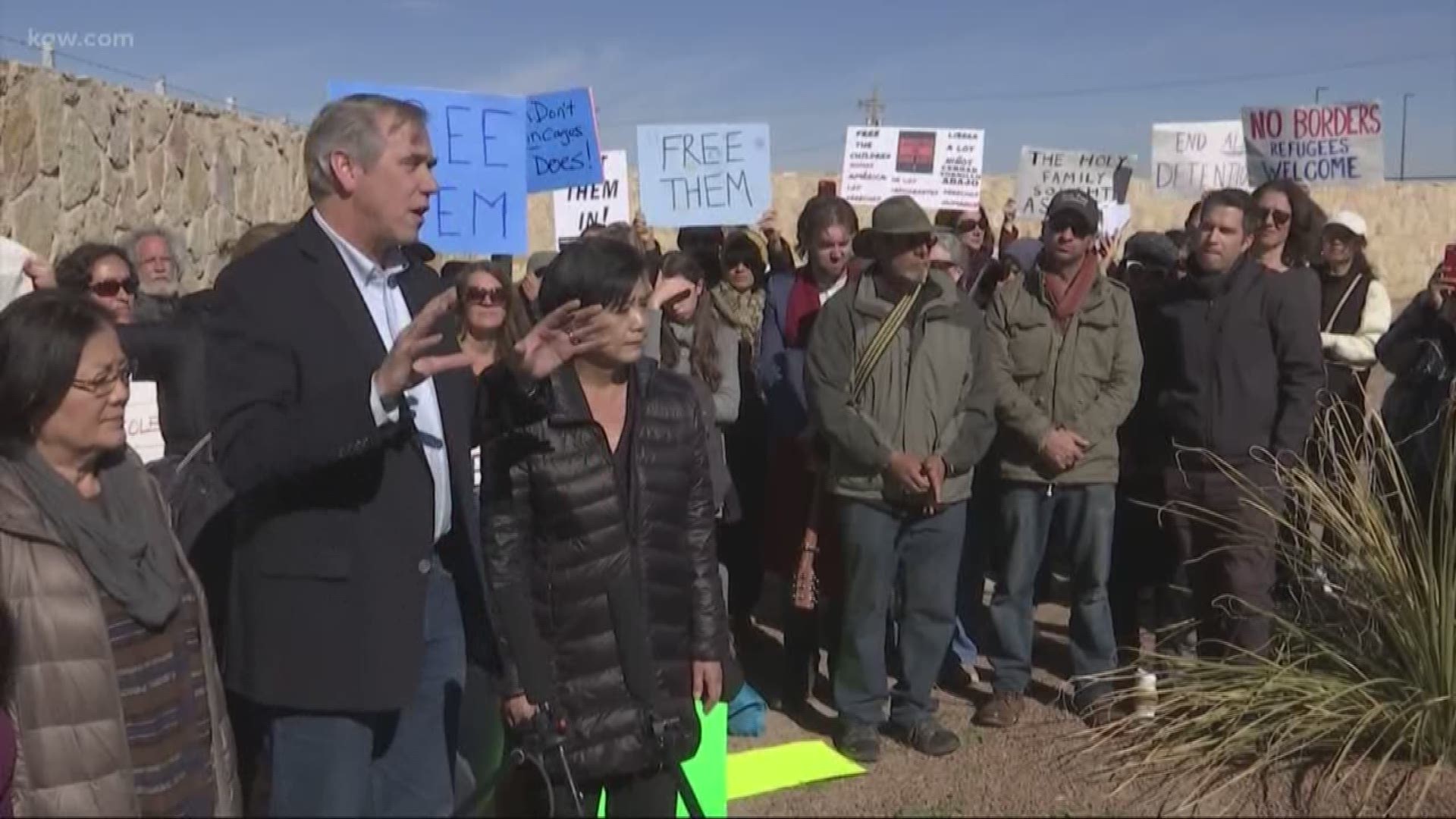 Sen. Jeff Merkley and four other Democratic members of Congress toured a remote tent city in West Texas.