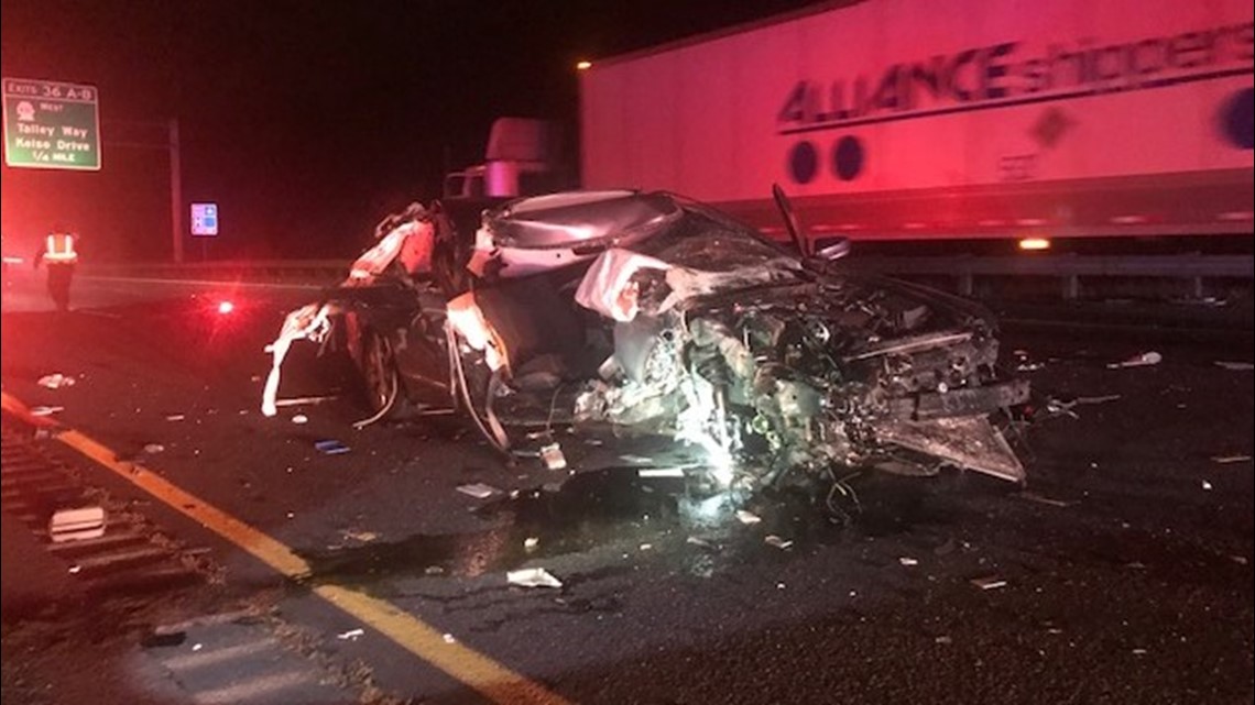 Crash on I5 near Kelso, Washington, leaves 3 people injured