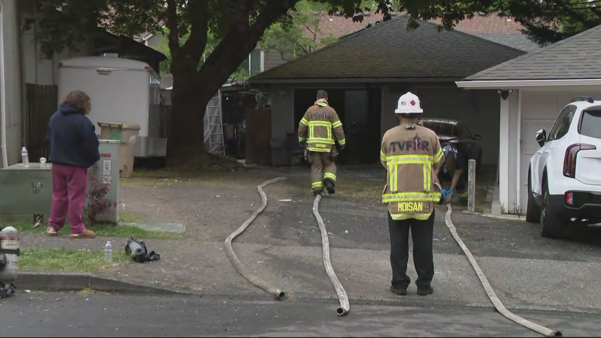 Firefighters extinguished a fire that broke out early Monday morning at a duplex on Southwest 68th Avenue in Tualatin. Nine people and four pets were displaced.