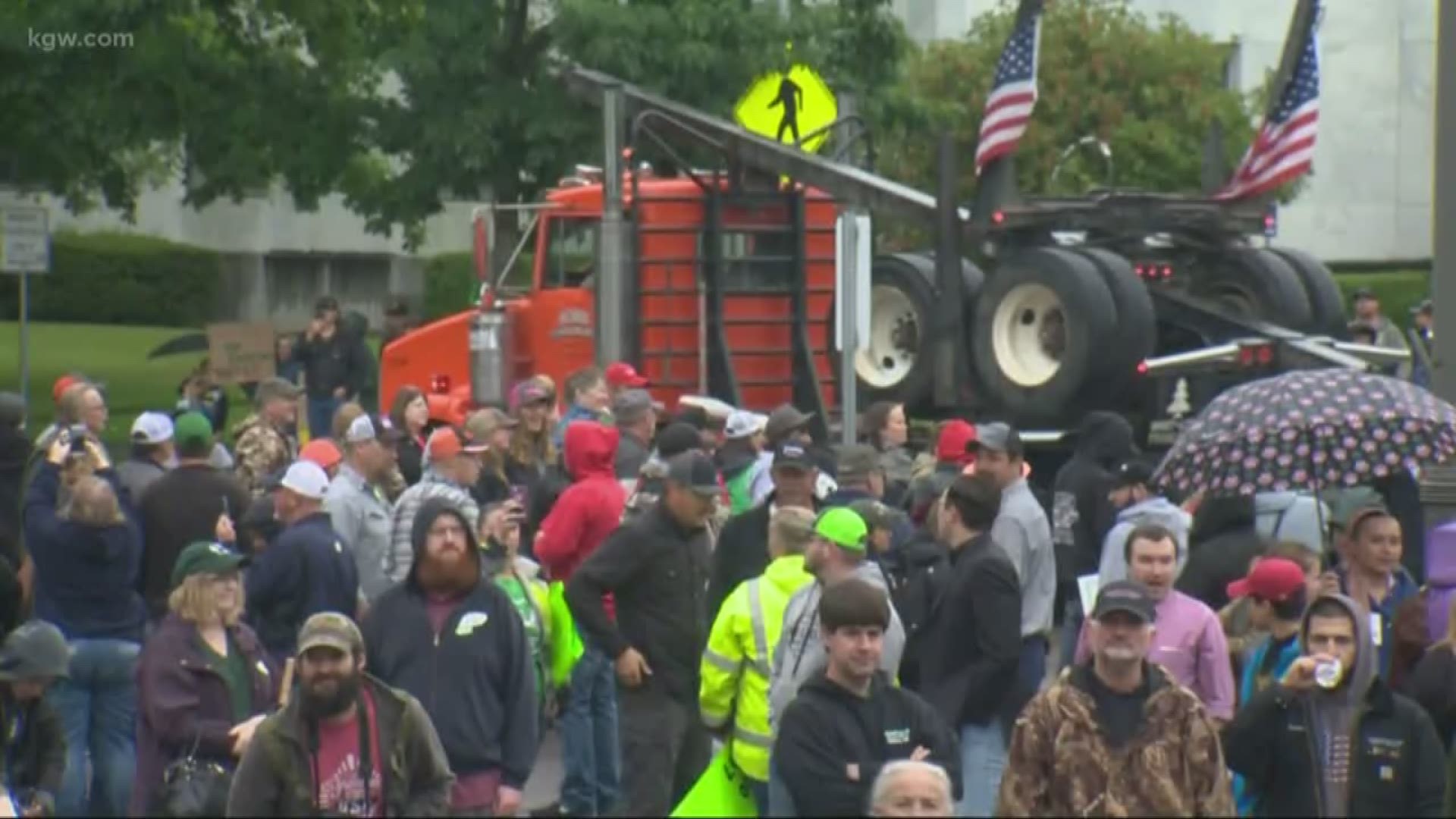 Loggers, truckers and farmer from across the state of Oregon gathered in Salem on Thursday to protest the controversial HB 2020 cap-and-trade bill.