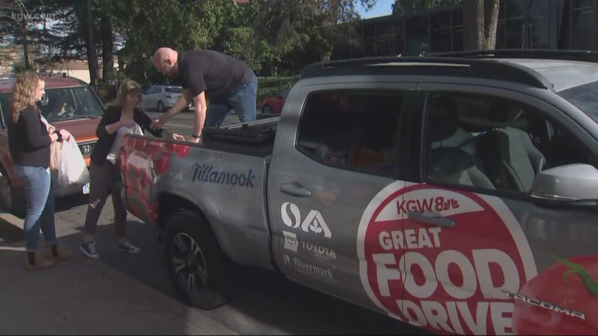 There is still more than a week left to contribute to the KGW Great Food Drive. Employees at Rivermark Community Credit Union are loading up the food drive truck with all the food items donated at Rivermark branches so far.
kgw.com/fooddrive