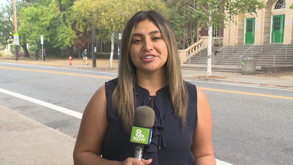 PBOT installs new school zone signs for a safer intersection at SE ...