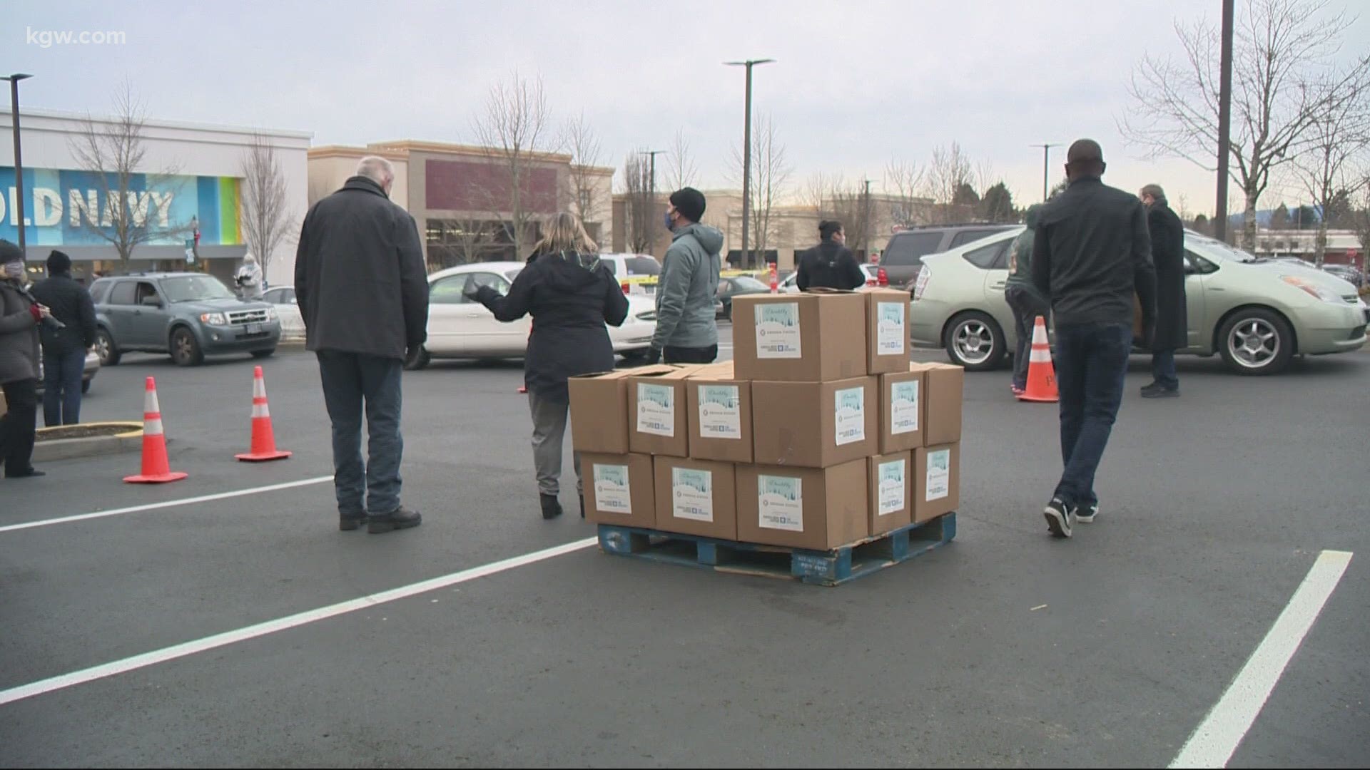 A $20,000 donation from Jordan Schnitzer to SnowCap Community Charities helped put food on the table for hundreds of families in East Multnomah County.