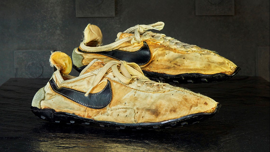 At redigere Tilbagebetale bygning Nike 'moon shoes' sold to Eugene, Oregon, hotel for $50,000 | kgw.com