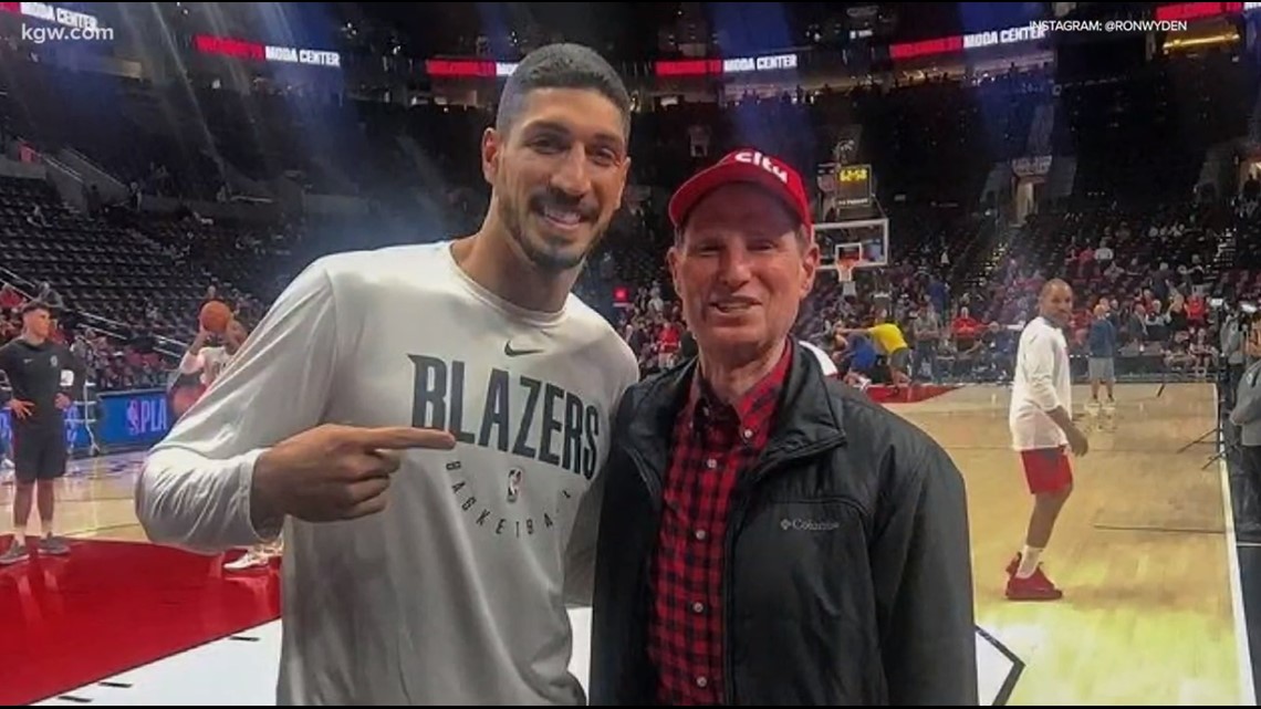 Blazers center Enes Kanter and Sen. Ron Wyden connect through basketball and politics